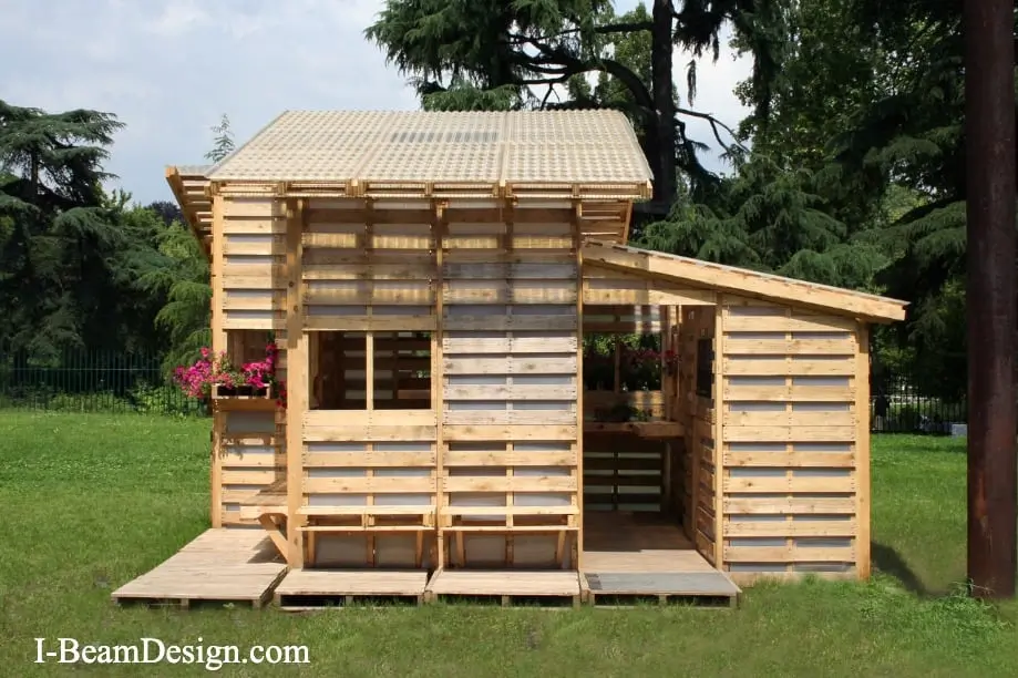 House built with pallets