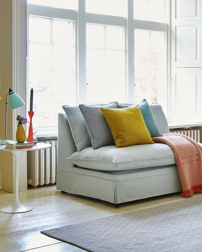11 Small Living Room Decorating Ideas That Instantly Transform